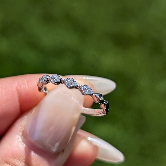 14K White Gold Diamond Segment Ring - Picture 5 of 8